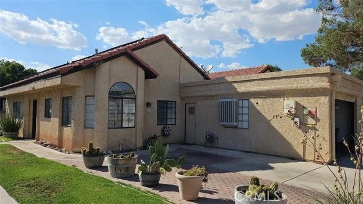 Property Slideshow image 1 of 23 | 11620 locust ln, Apple Valley, CA, 92308