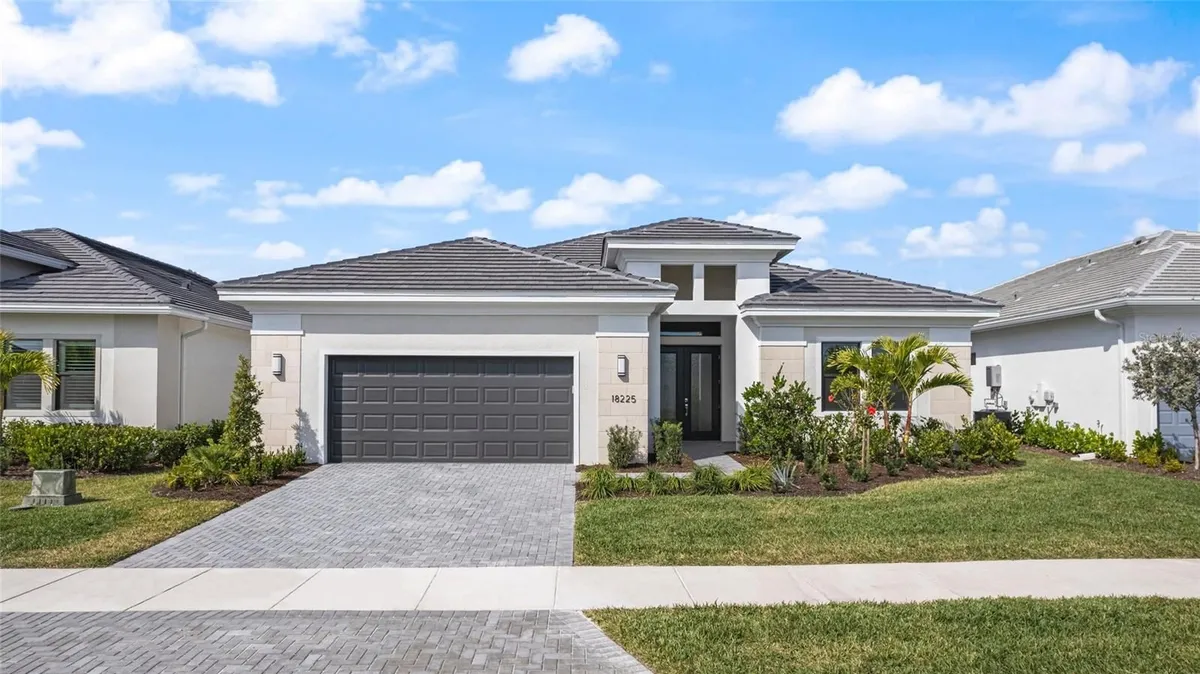 Property Slideshow image 1 of 37 | 18225 cresswind ter, Lakewood Ranch, FL, 34211
