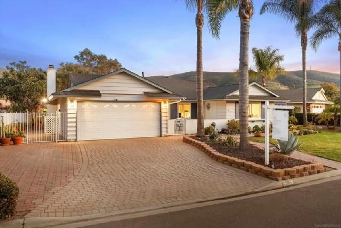 Property Slideshow image 1 of 37 | 985 san pablo dr, San Marcos, CA, 92078