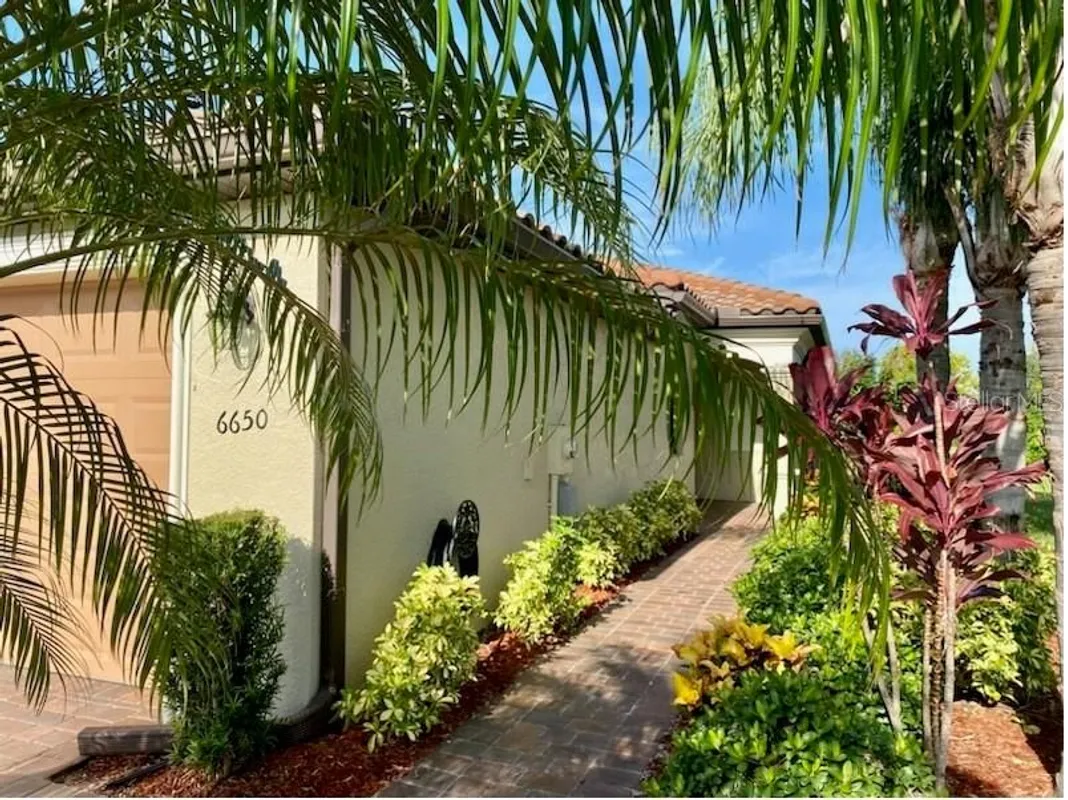 Property Slideshow image 1 of 27 | 6650 willowshire way, Bradenton, FL, 34212