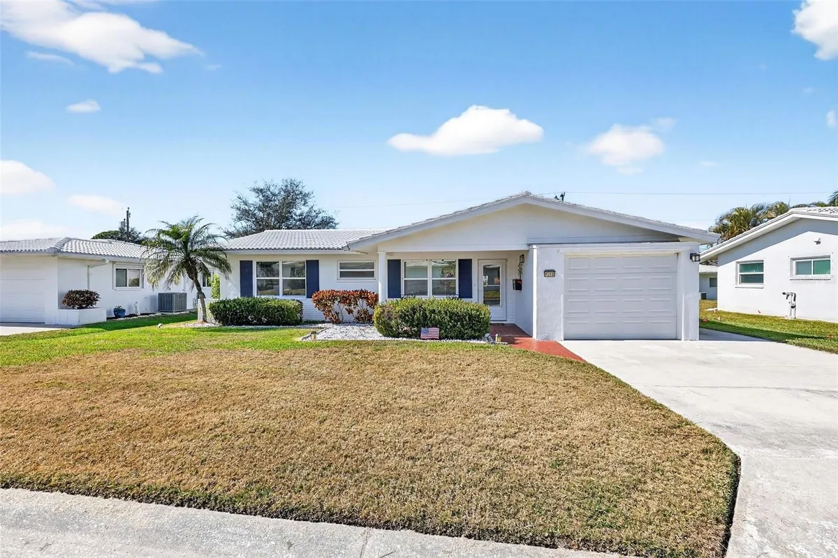 Property Slideshow image 1 of 43 | 9208 142nd st, Seminole, FL, 33776