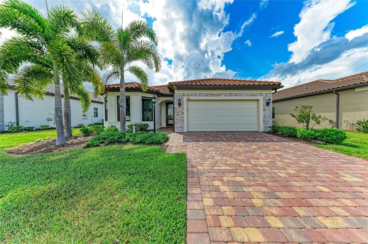 Property Slideshow image 1 of 79 | 7412 summerland cv, Lakewood Ranch, FL, 34202