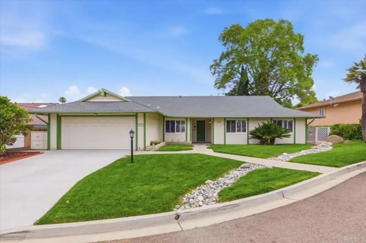 Property Slideshow image 1 of 39 | 1071 la reina dr, San Marcos, CA, 92078