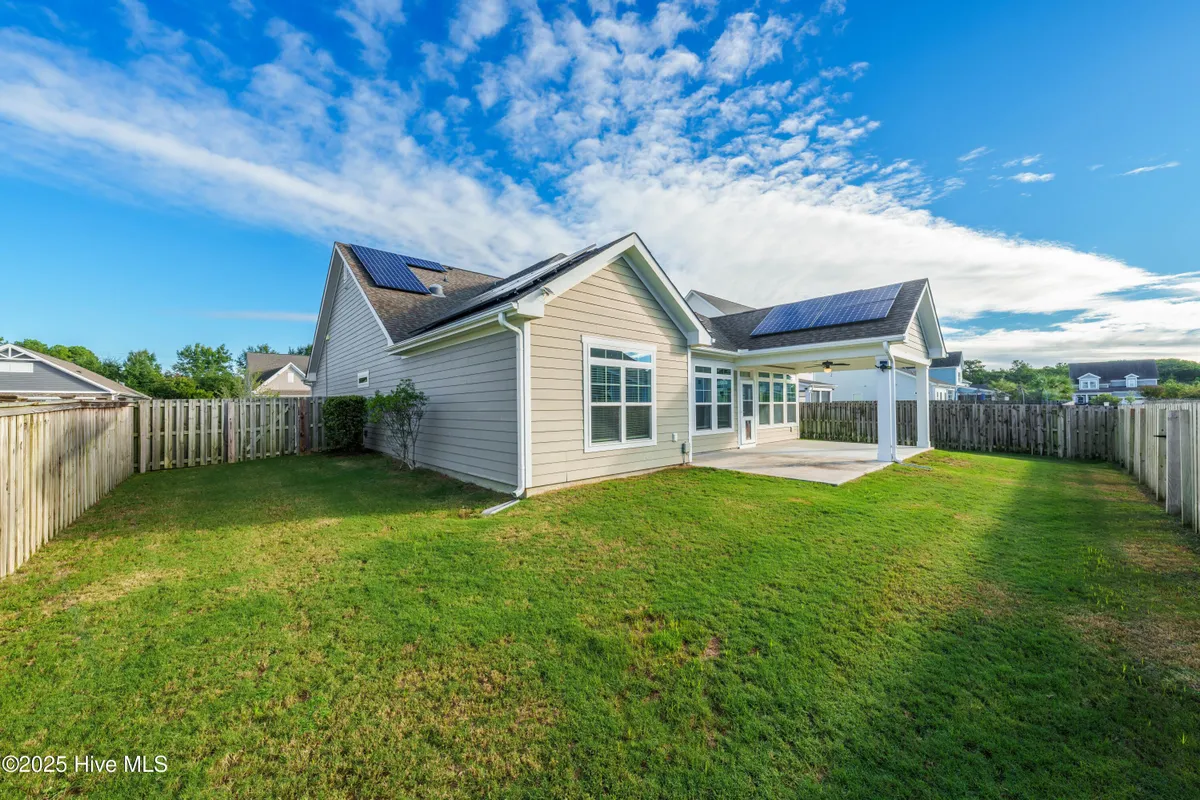 Property Slideshow image 1 of 38 | 128 bella port ln, Wilmington, NC, 28412