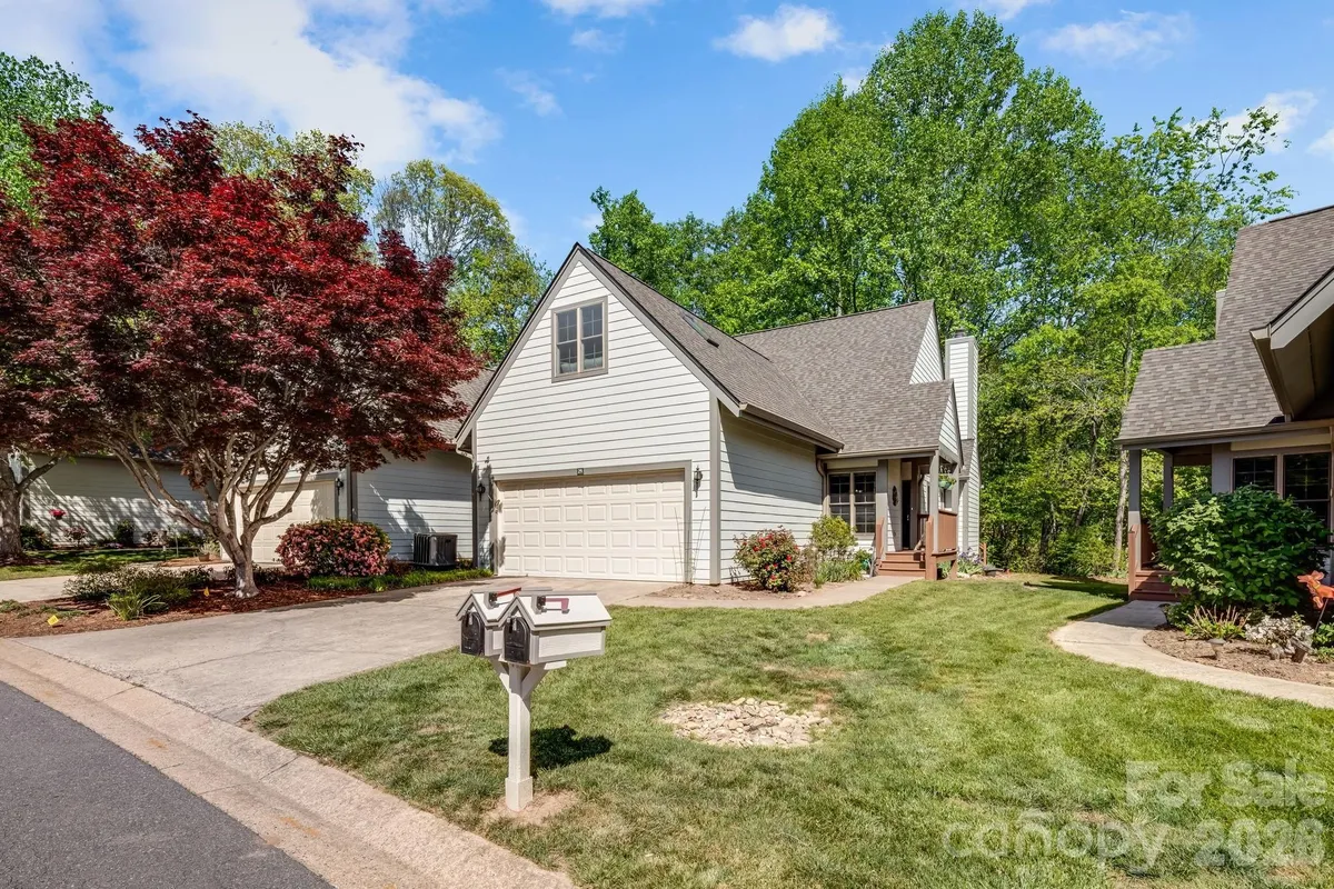 Property Slideshow image 1 of 31 | 29 little cedar ct, Asheville, NC, 28805