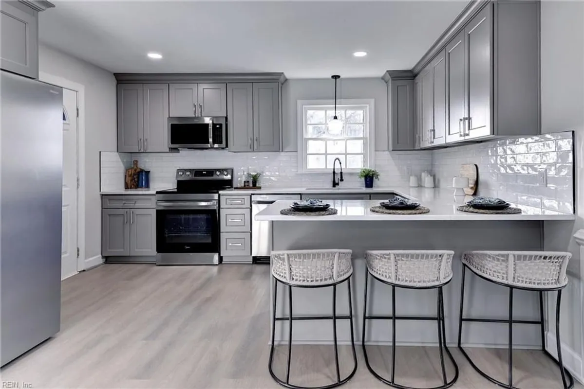 Property Slideshow image 1 of 36 | 100 daingerfield rd, Williamsburg, VA, 23185