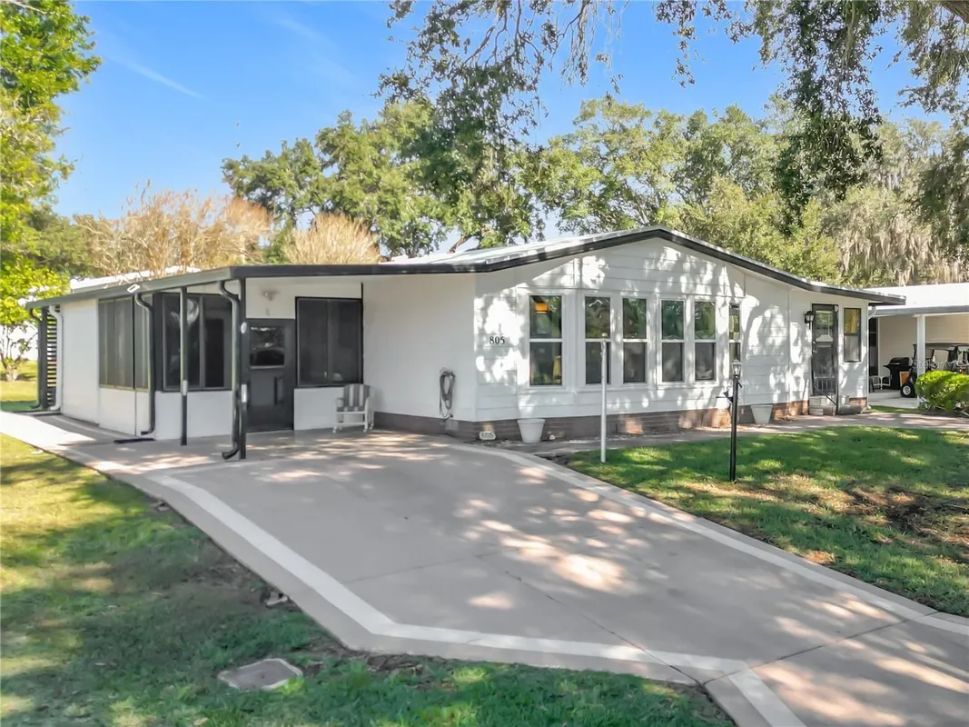 Property Slideshow image 1 of 34 | 805 camelia ct, Lady Lake, FL, 32159