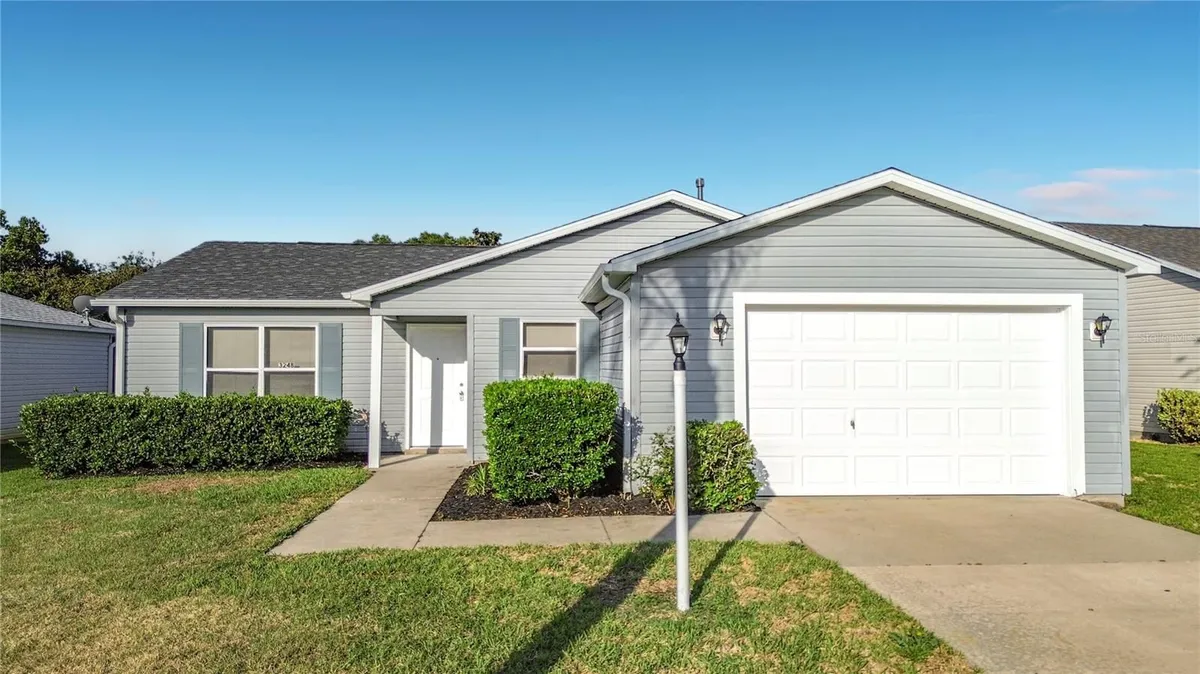 Property Slideshow image 1 of 42 | 3248 richmond dr, The Villages, FL, 32162