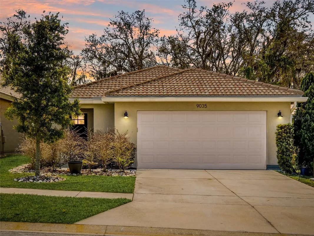 Property Slideshow image 1 of 32 | 9035 saint andrews way, Mount Dora, FL, 32757