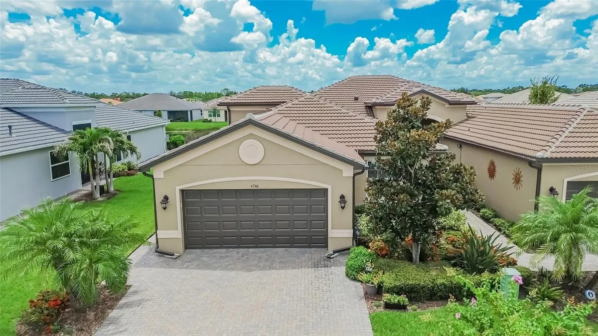 Property Slideshow image 1 of 72 | 4740 avila lakes dr, Wimauma, FL, 33598