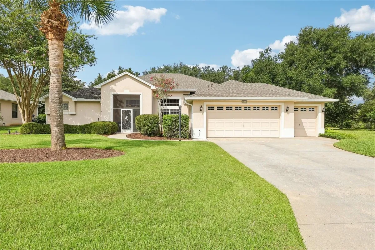 Property Slideshow image 1 of 52 | 20554 queen alexandra dr, Leesburg, FL, 34748