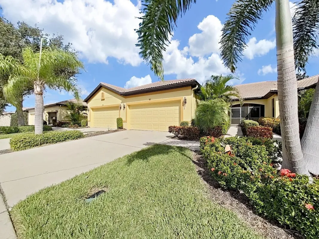 Property Slideshow image 1 of 100 | 303 bluewater falls ct, Apollo Beach, FL, 33572