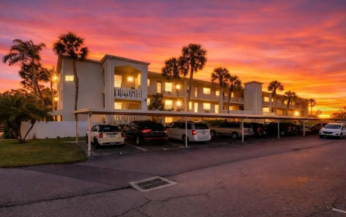 Property Slideshow image 1 of 40 | 946 virginia st 201, Dunedin, FL, 34698