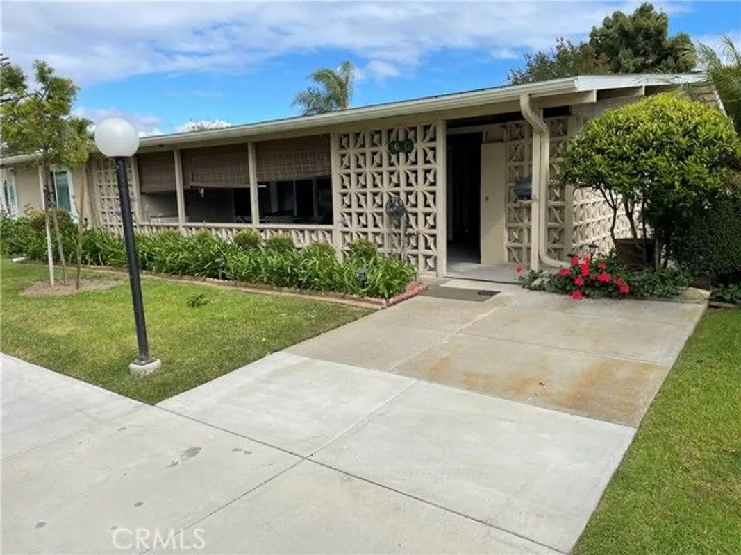 Property Slideshow image 1 of 4 | 1740 sunningdale rd 16g rd 16g, Seal Beach, CA, 90740
