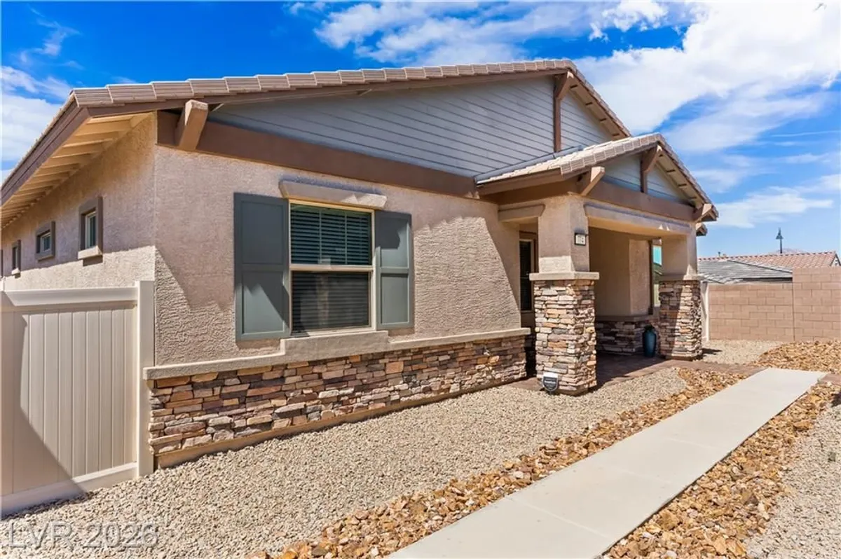 Property Slideshow image 1 of 64 | 774 lilac oak st, Henderson, NV, 89011