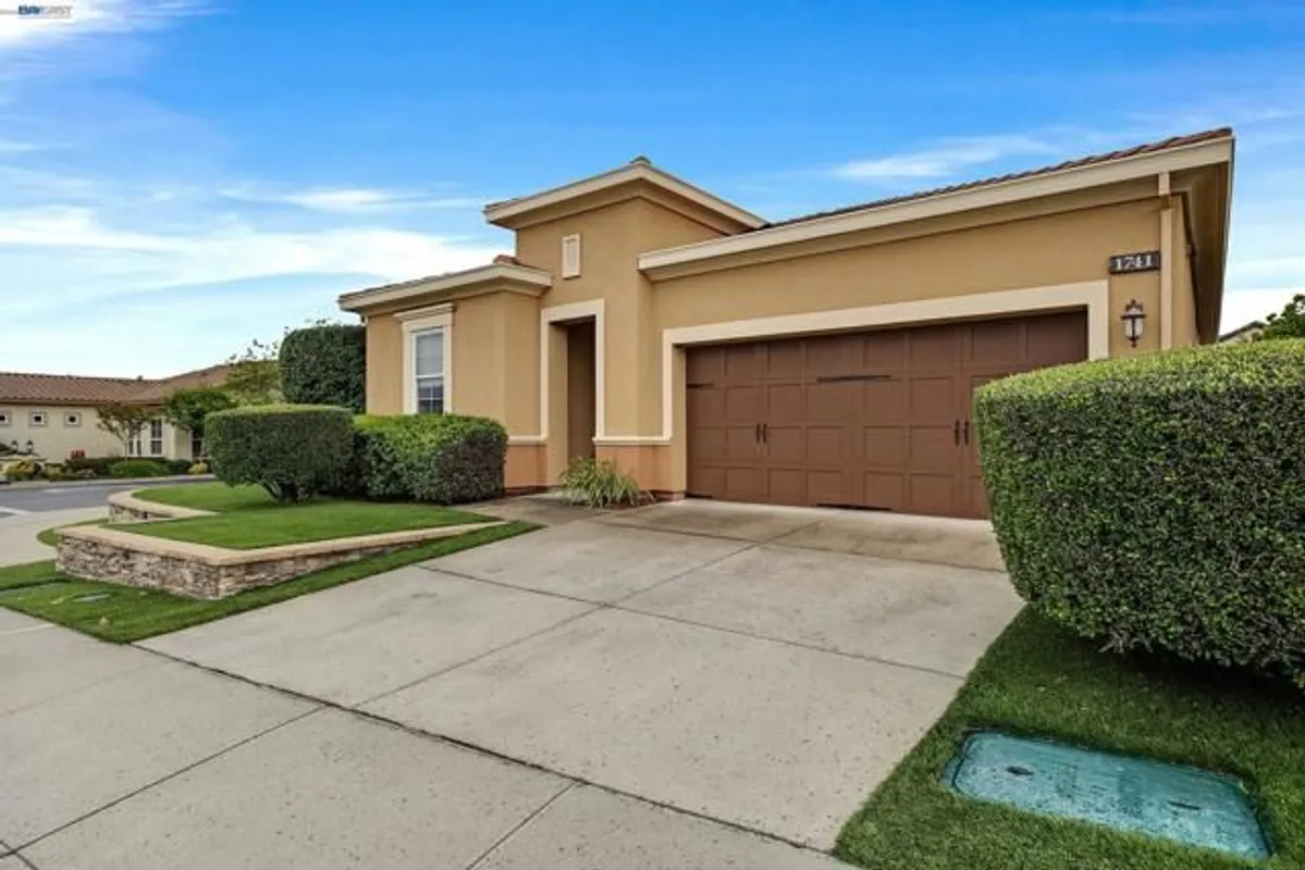 Property Slideshow image 1 of 74 | 1741 chardonnay ln, Brentwood (Cc), CA, 94513