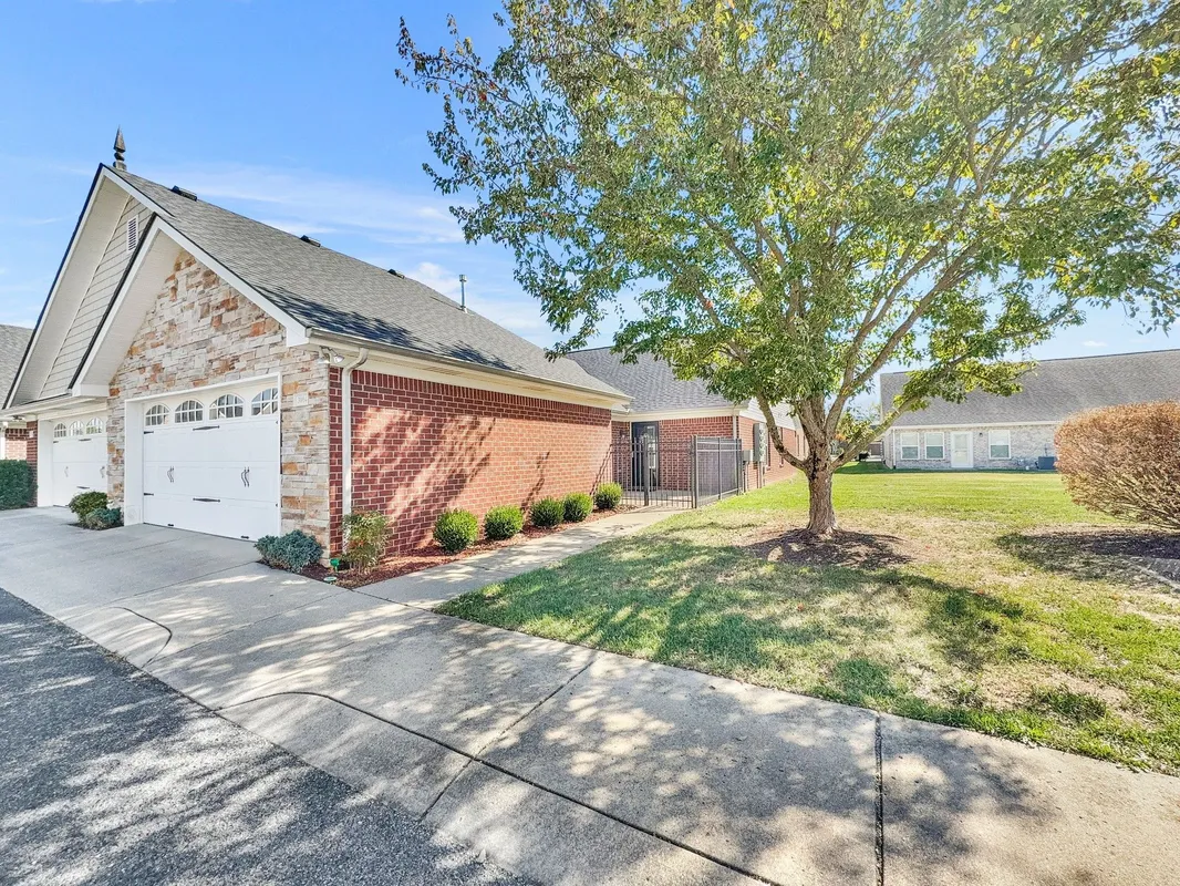 Property Slideshow image 1 of 30 | 395 devon chase hl unit 3804, Gallatin, TN, 37066