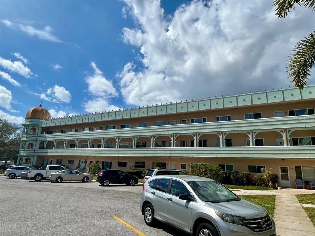 Property Slideshow image 1 of 53 | 2286 norwegian dr 8, Clearwater, FL, 33763