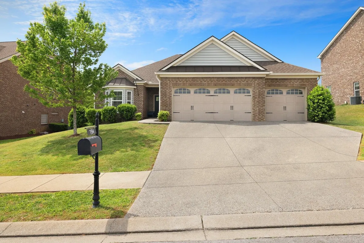 Property Slideshow image 1 of 28 | 194 meandering dr, Lebanon, TN, 37090