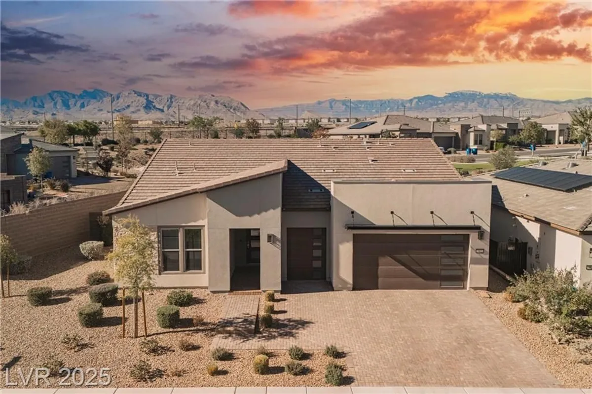 Property Slideshow image 1 of 65 | 10023 chrysolite pl, Las Vegas, NV, 89143