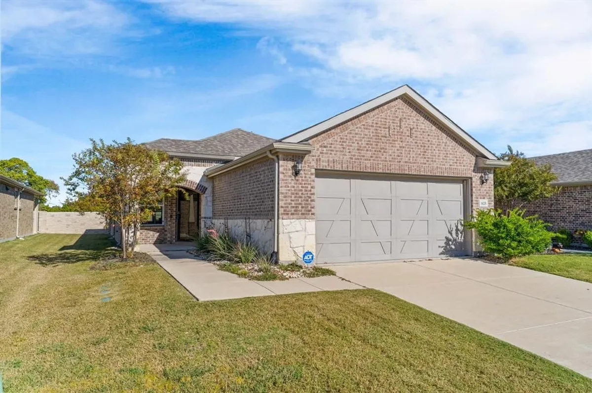 Property Slideshow image 1 of 30 | 825 hidden eddy dr, Mckinney, TX, 75071
