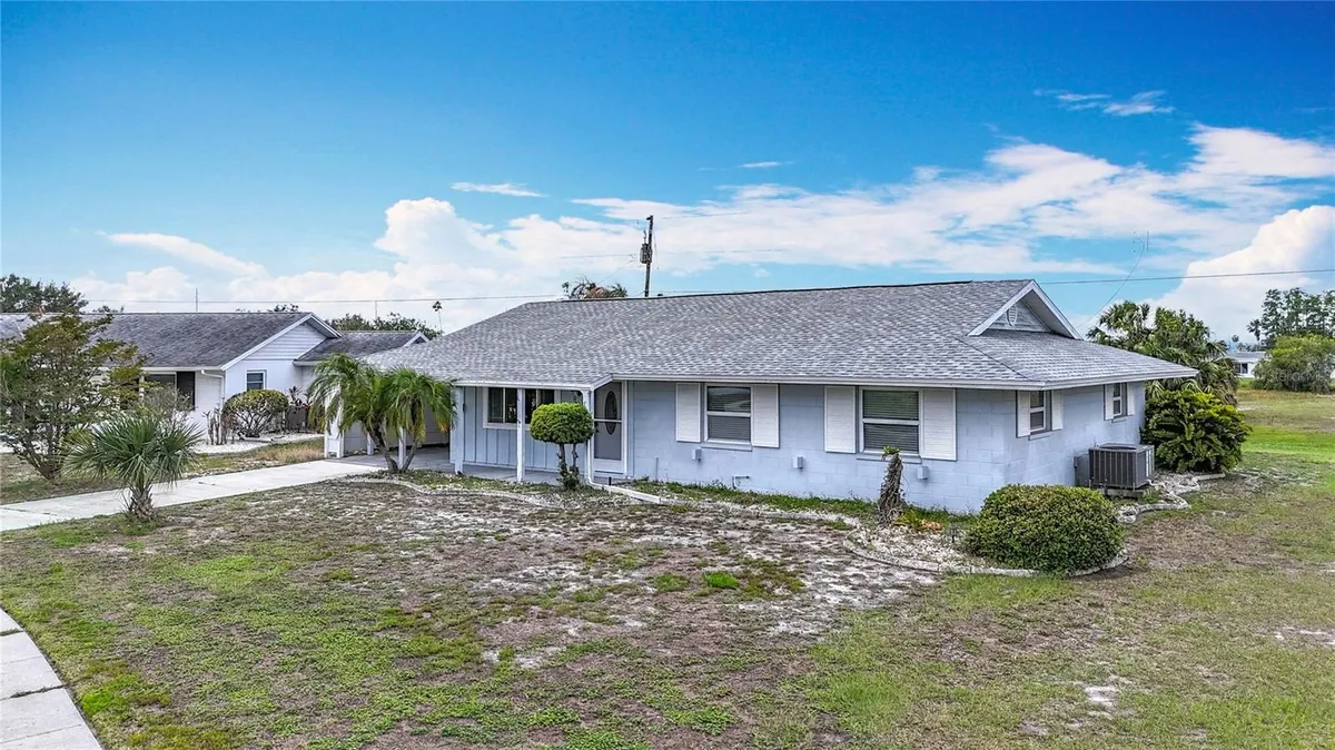 Property Slideshow image 1 of 41 | 904 desert hills dr, Sun City Center, FL, 33573