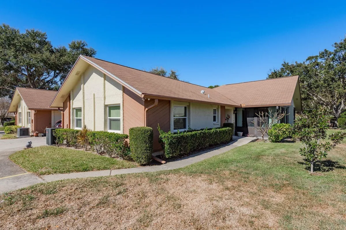 Property Slideshow image 1 of 17 | 409 stirling ter, Dunedin, FL, 34698