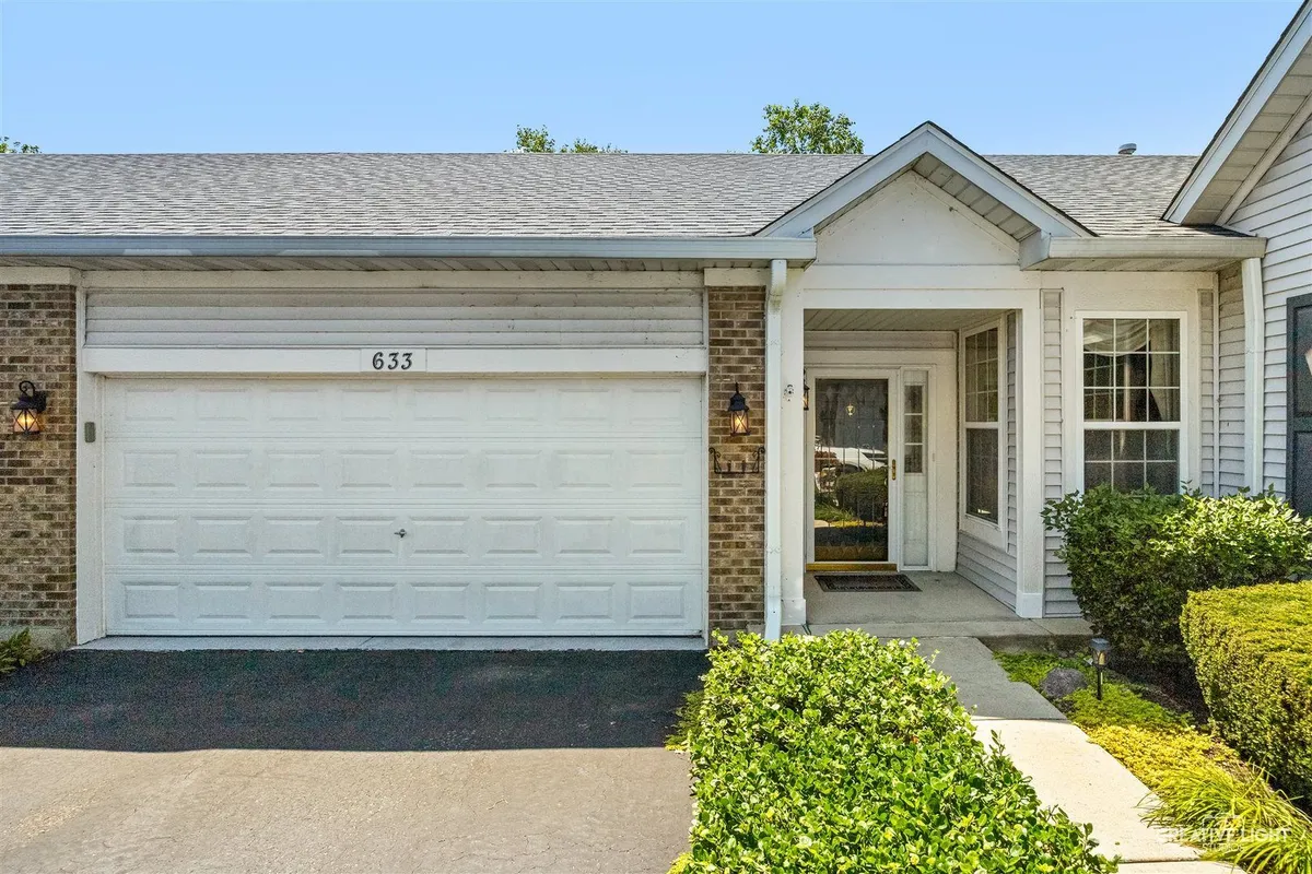 Property Slideshow image 1 of 29 | 633 s cadillac cir, Romeoville, IL, 60446