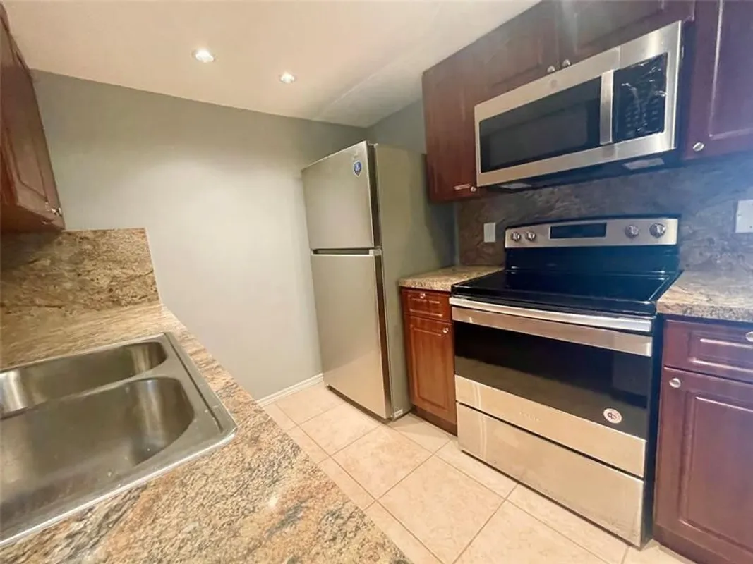 Property Slideshow image 1 of 69 | 4024 cambridge b # 4024, Deerfield Beach, FL, 33442