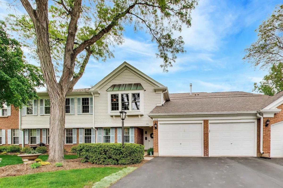 Property Slideshow image 1 of 1 | 592 edinburgh ln b, Prospect Heights, IL, 60070