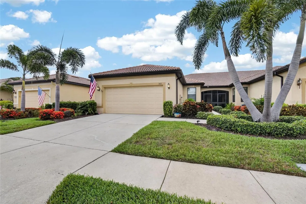 Property Slideshow image 1 of 75 | 342 bluewater falls ct, Apollo Beach, FL, 33572