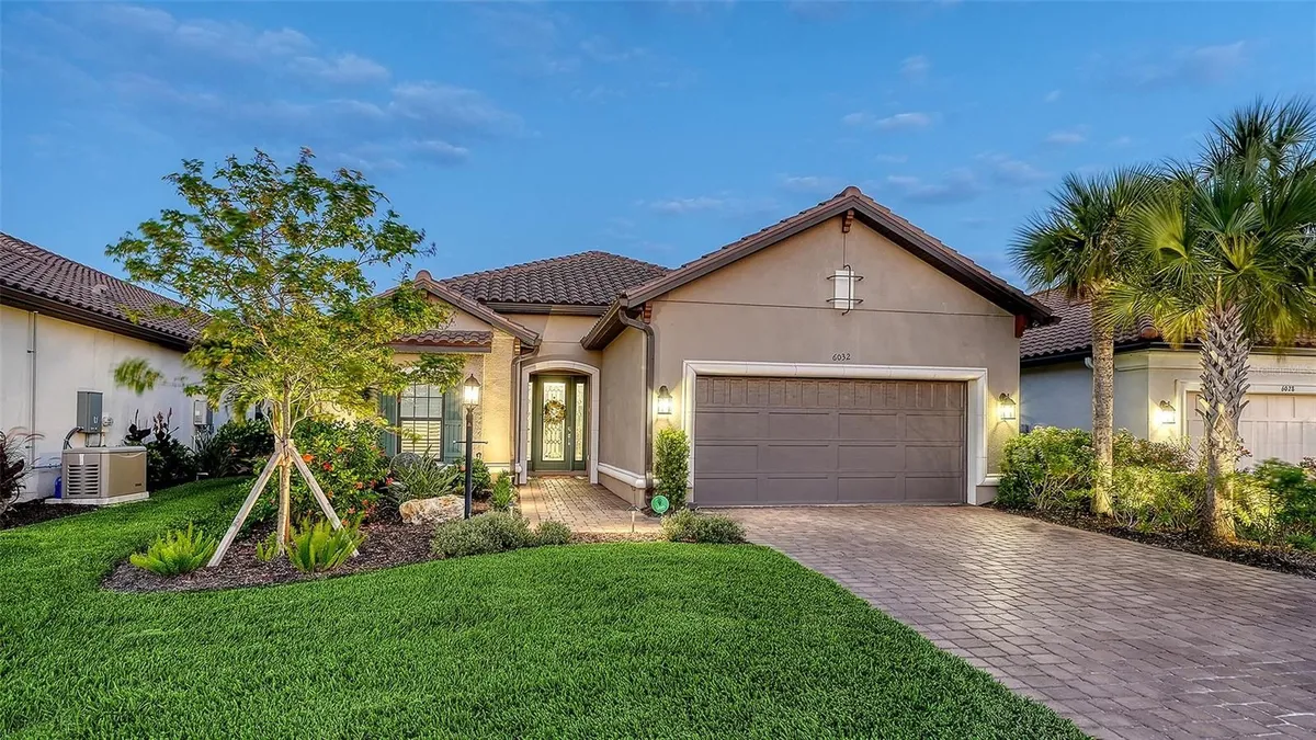 Property Slideshow image 1 of 72 | 6032 grandview hill ct, Bradenton, FL, 34203
