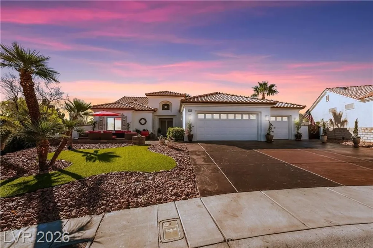 Property Slideshow image 1 of 64 | 10001 cresent creek dr, Las Vegas, NV, 89134