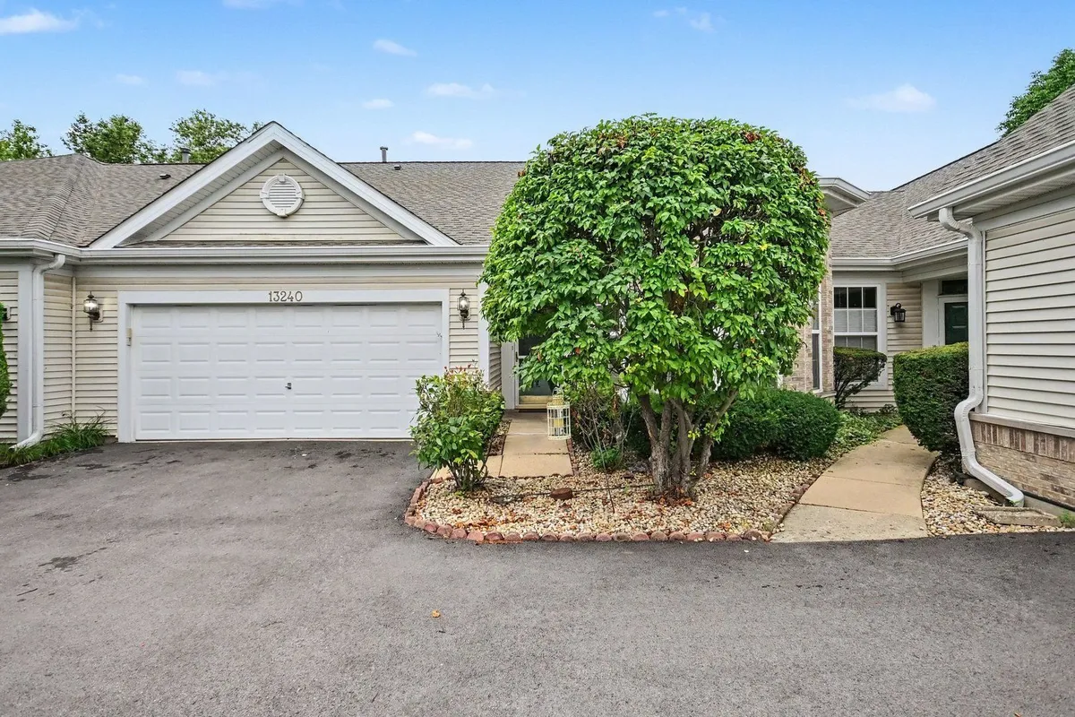 Property Slideshow image 1 of 20 | 13240 s bayberry ln, Plainfield, IL, 60544