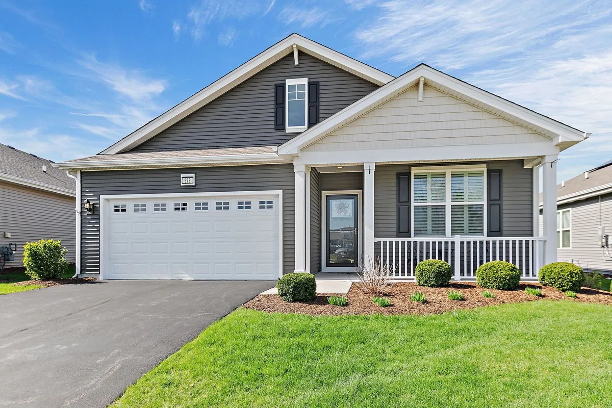 Property Slideshow image 1 of 24 | 979 crestview ln, Pingree Grove, IL, 60140