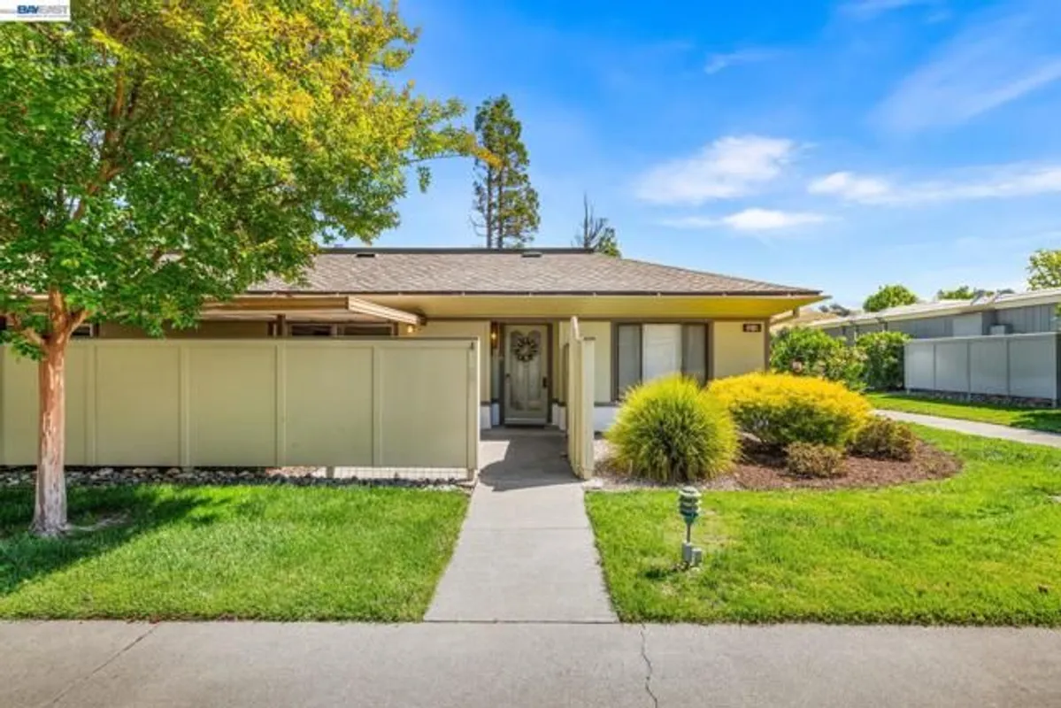 Property Slideshow image 1 of 44 | 1101 fairlawn ct 4, Walnut Creek, CA, 94595