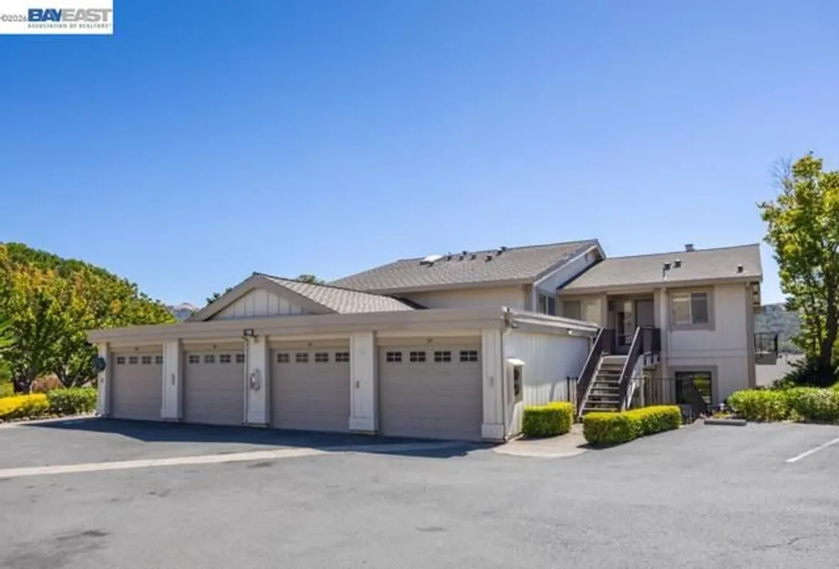 Property Slideshow image 1 of 35 | 1985 cactus ct 3, Walnut Creek, CA, 94595