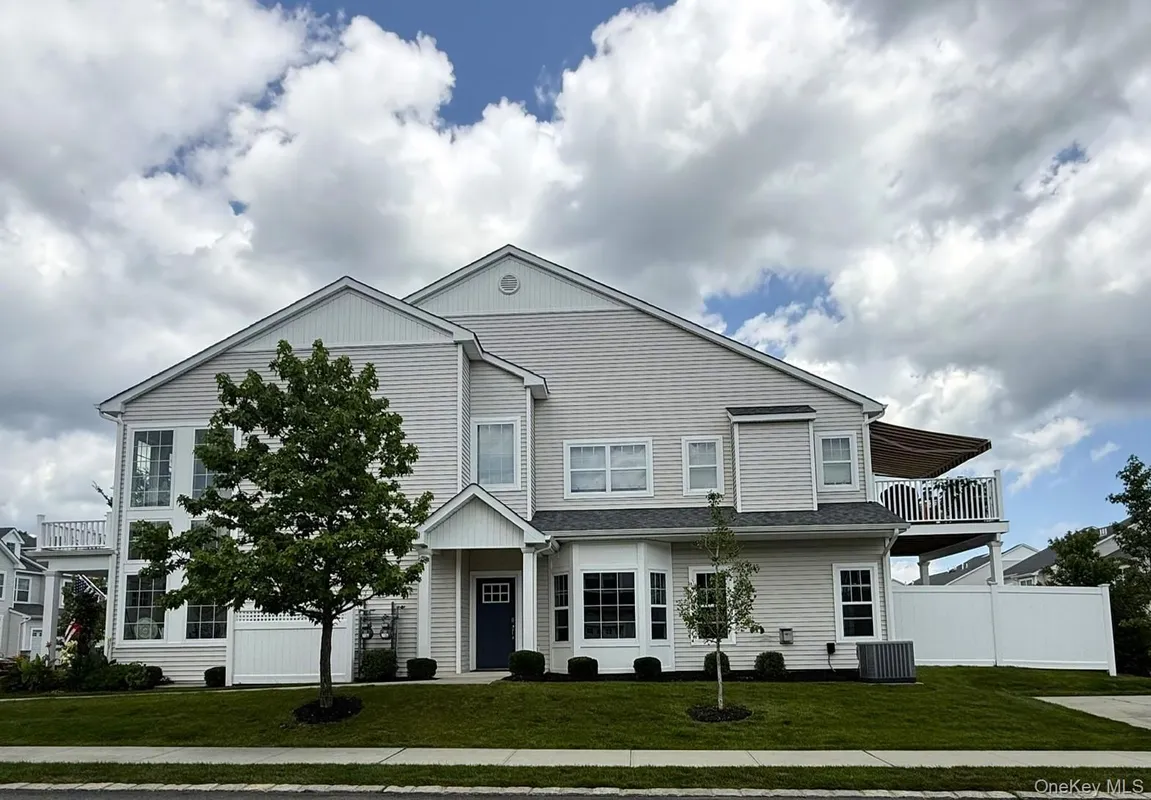 Property Slideshow image 1 of 16 | 61 avery dr, Brookhaven, NY, 11934