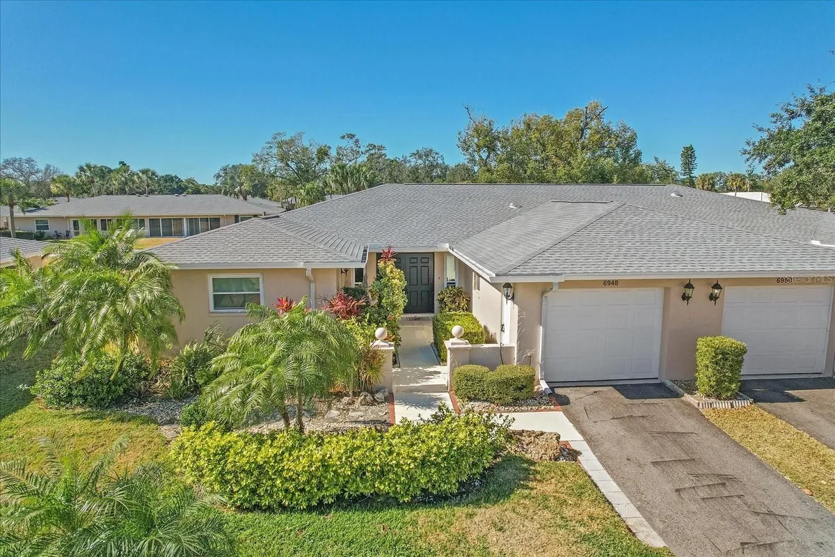 Property Slideshow image 1 of 32 | 6948 w country club dr v-81, Sarasota, FL, 34243