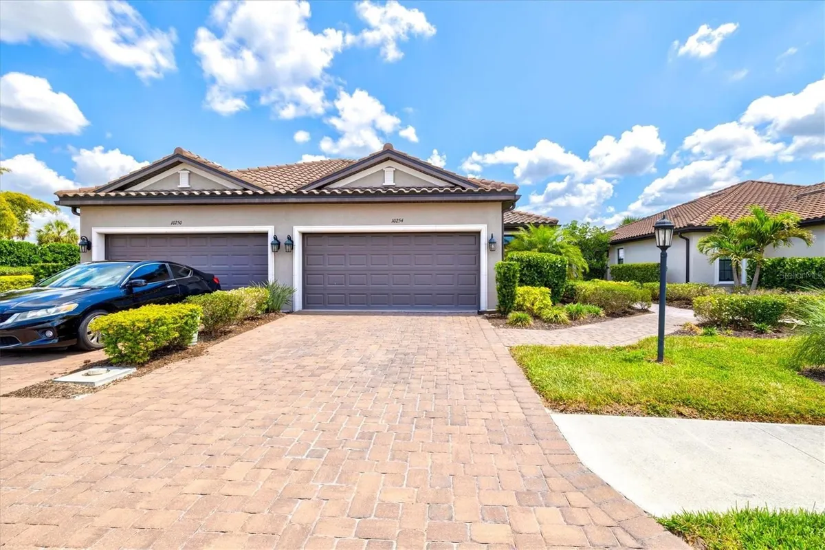 Property Slideshow image 1 of 47 | 10254 morning mist ln, Sarasota, FL, 34241