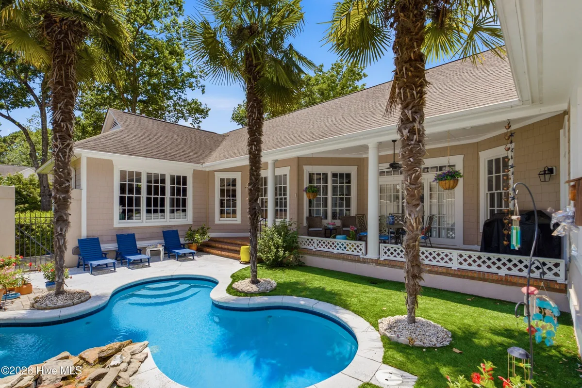 Property Slideshow image 1 of 19 | 1109 congressional ln, Wilmington, NC, 28411
