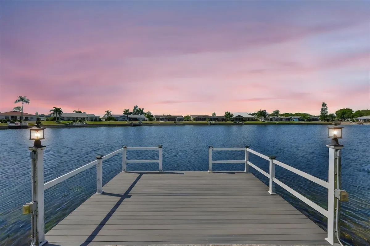 Property Slideshow image 1 of 52 | 405 blackhawk cir, Sun City Center, FL, 33573