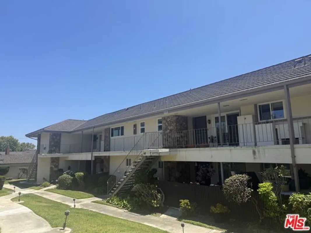 Property Slideshow image 1 of 8 | 22961 nadine cir b, Torrance, CA, 90505