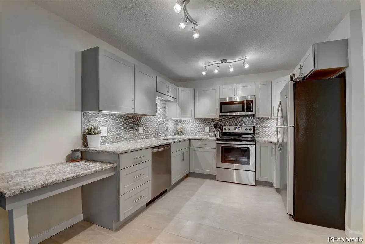 Property Slideshow image 1 of 33 | 725 s alton way unit 7a, Denver, CO, 80247