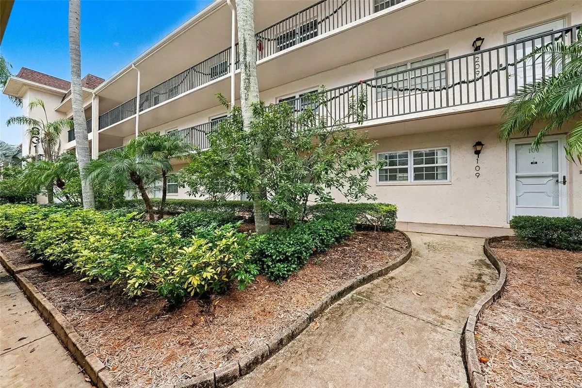 Property Slideshow image 1 of 23 | 831 maple ct apt 310, Dunedin, FL, 34698