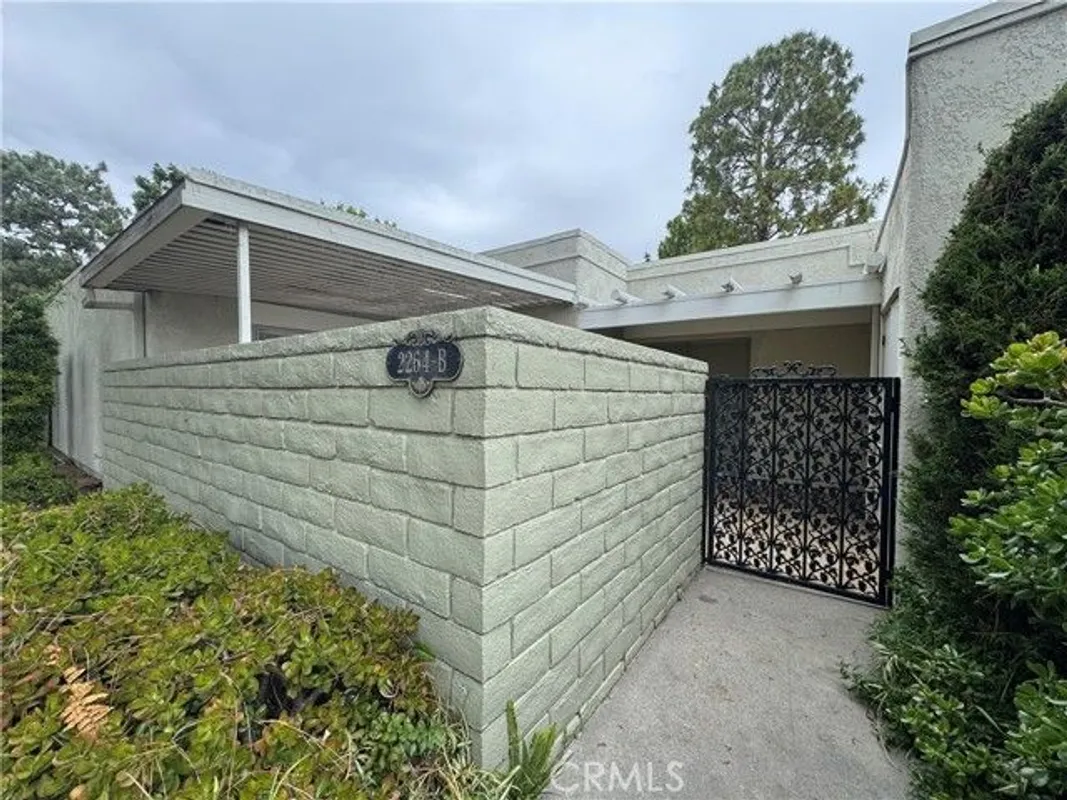 Property Slideshow image 1 of 23 | 2264 via puerta b, Laguna Woods, CA, 92637