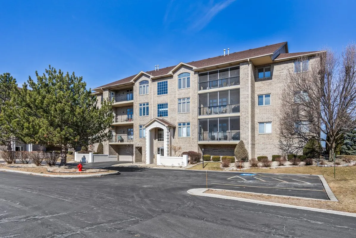 Property Slideshow image 1 of 26 | 18630 pine lake dr 2c, Tinley Park, IL, 60477