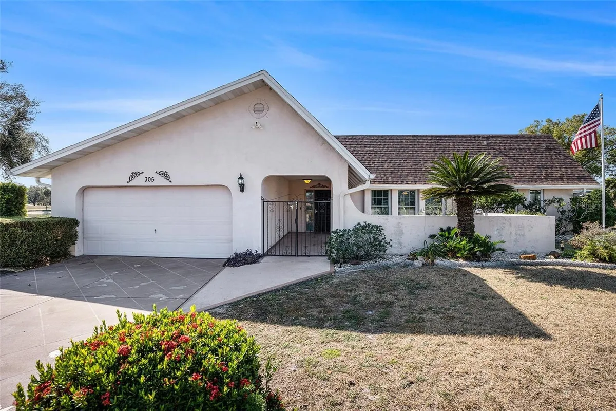 Property Slideshow image 1 of 47 | 305 cranston pl, Sun City Center, FL, 33573