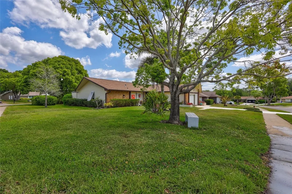 Property Slideshow image 1 of 85 | 1735 aberdeen ct, Palm Harbor, FL, 34684