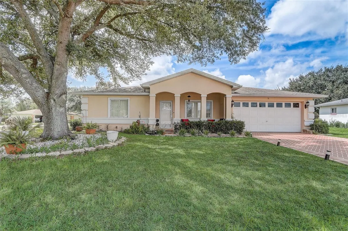 Property Slideshow image 1 of 25 | 10031 sw 62nd cir, Ocala, FL, 34476